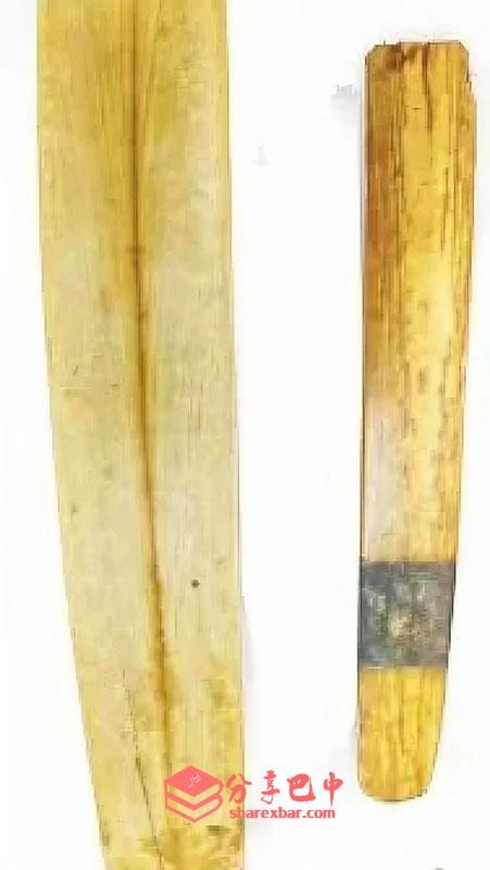 向翀使用的朝笏(左为象牙、右为鸵骨材质)