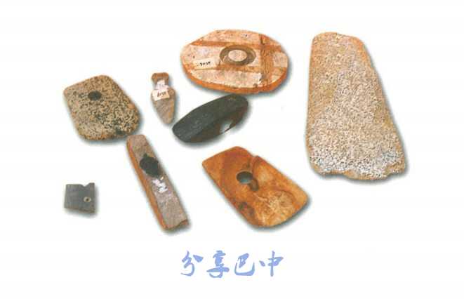 新石器时代的石斧、石凿、石矛、石刮削器等