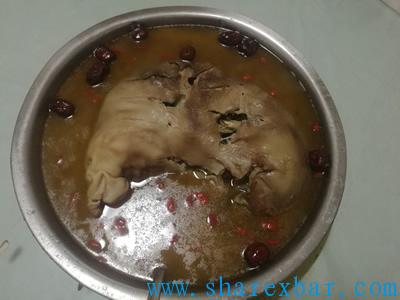 上桌的肚包鸡 上桌的肚包鸡