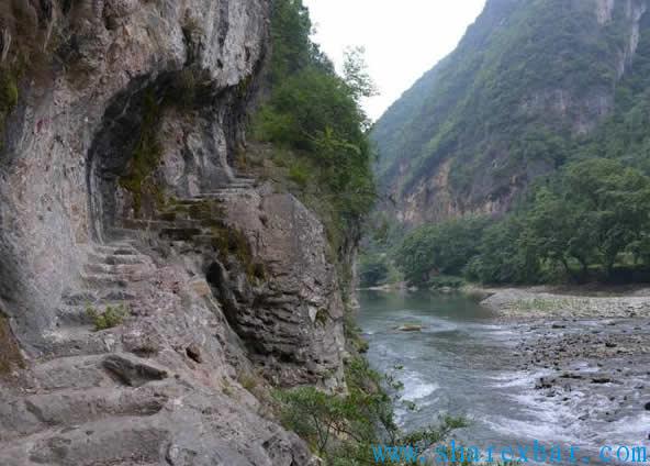 米仓道阎王碥栈道