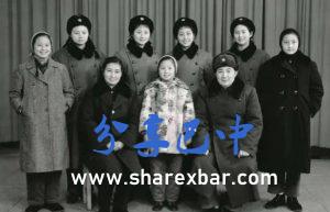 1973年吴荣正将军全家福