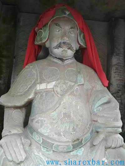 尽忠郎苟溥石像