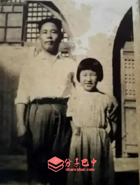 岳成邦与毛主席爱女李讷合影