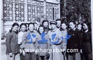解放军“全国女战斗英雄”、“现代花木兰”—郭俊卿(凌源县人,电影《战火中的青春》的主人公“高山”的生活原型),与中央人民广播电台刘美烈、李慧民、尹绮华(中央广播事业局局长梅益的夫人,解放前曾在苏北淮泗中学任教)吕南新(新华社记者,林田的夫人)佘希明、戴美竹(满族人。日本东京明治大学新闻专科毕业,中央人民广播电台文工演员)赵守静、李政芳(四川巴中通江县陈河乡,中央人民广播电台护士)方琼、侯琳