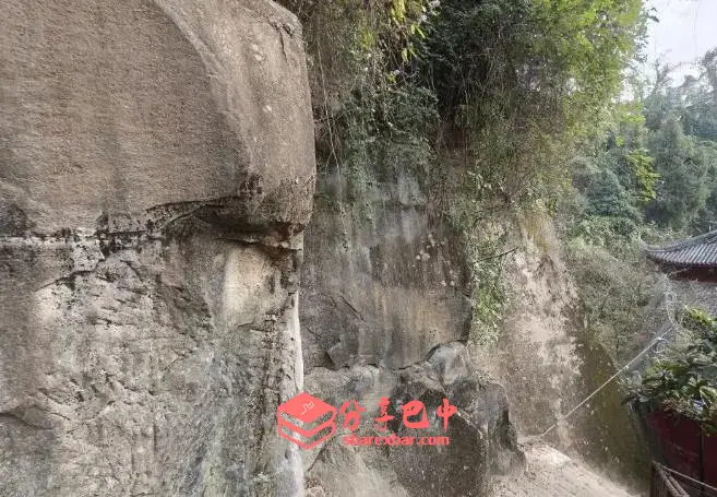 东龛石窟依稀可见当年的位置