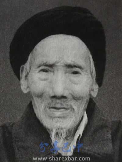 谢克新，男，汉族，生于1920年2月，南江县下两镇人。1933年9月参加红军，游击队勤务员、司号员。