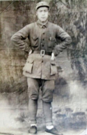 李新耀,1913年出身在四川省通江县新场乡
