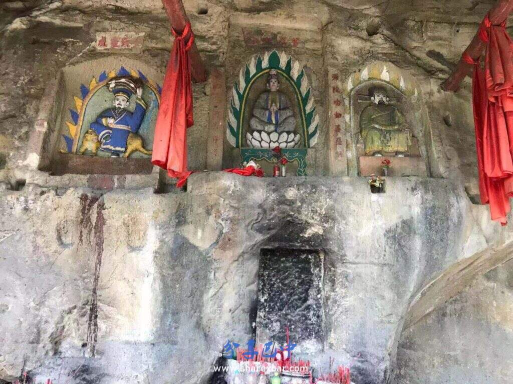 朝阳洞石窟