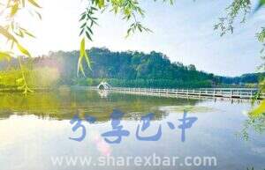 万寿湖，面积999亩。万寿桥横跨湖面，长198米。