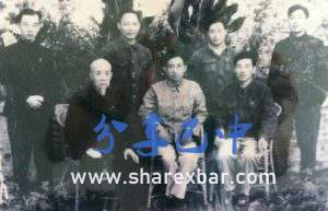 1958年5月18日巴中政协欢送原中共地下党员、中共巴中县委第一任统战部长岳祯(前排中)留影,前排左一为叶良一先生,前排右一为原巴中地下党员,巴中县县长兼县委统战部长李万育同志。