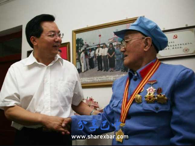 原巴中市委书记李刚于2011年看望陈正统