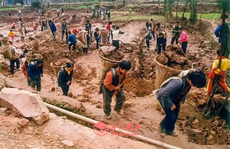 恩阳白玉村群众建设微水池