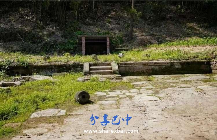 元山柳枝城遗址龙门内部断垣残壁