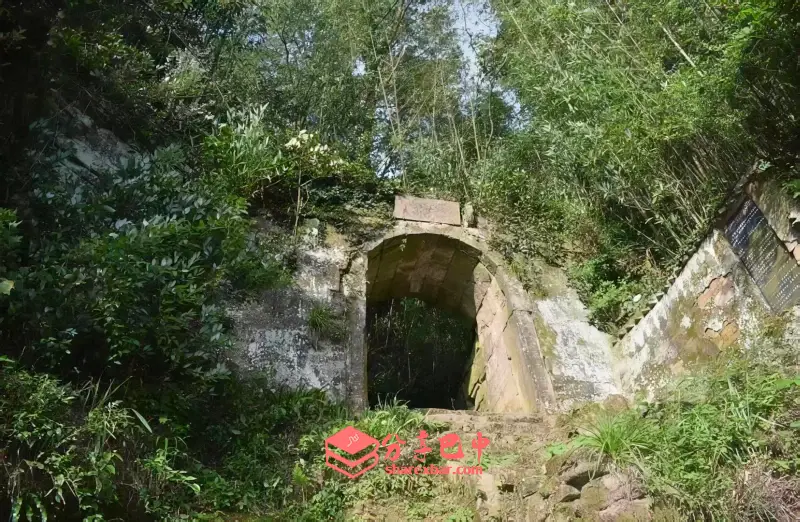 红云台的古寨门