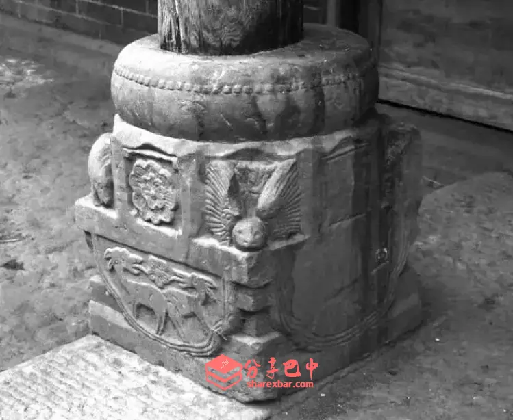 梨园坝民居柱础上造型多样的鱼