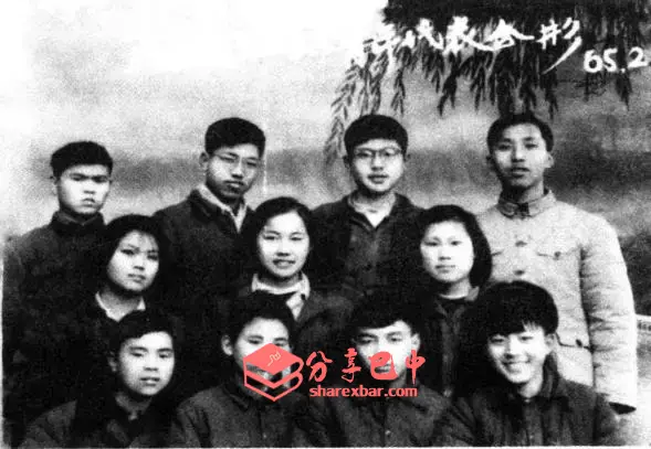 1965年平昌知识青年代表合影